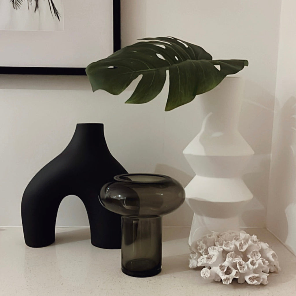 Arch Vase-Black